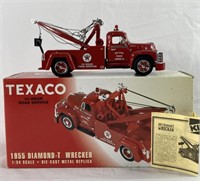 Vintage Texaco 1955 Diamond-T Wrecker, 1:34