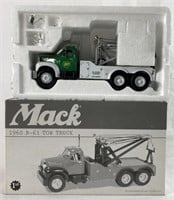 Vintage Mack Die-Cast 1960 B-61 Tow Truck 1:34