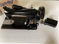 Vintage Singer Sewing machine with foot