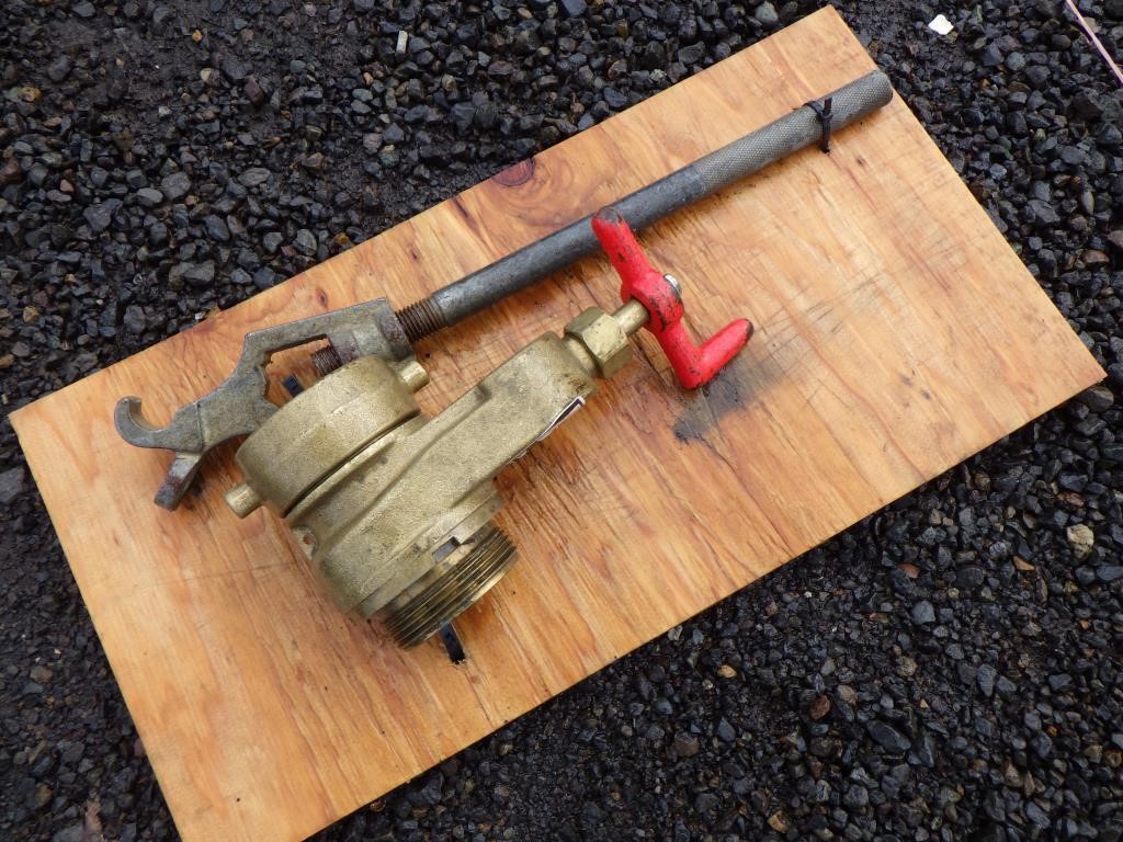 3" Hydrant Valve & Wrench