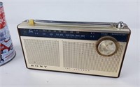 Radio ancien portatif AM/FM Sony TFM-834W -
