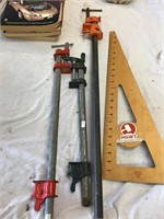 3 small pipe vises