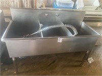 3 Bay Stainless Steel Sink with Sprayer on 4 legs