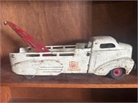 Vintage AAA Wyandotte metal toy tow truck