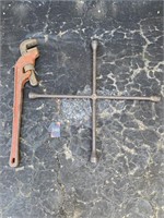 Pipe Wrench & Tire Iron