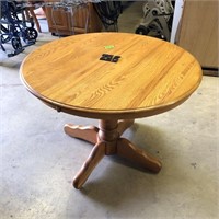 Round Oak table 41" X 30" nice clean