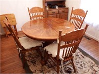 Contemporary solid Oak round paw foot dining