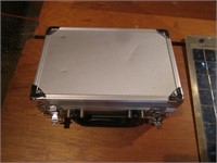 METAL CARRYING CASE APPROX 9" X 6" X 3"