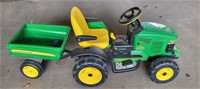 PEG PEREGO JOHN DEERE TRACTOR W/CART