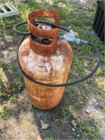 Propane tank 3/4 - full- regulator and hose