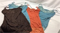 E3). 4 MAURICES CLING LACE TANK TOPS, SIZE SMALL