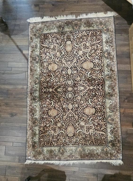 Beautiful Silk Hand Knotted Area Rug 78"x48"