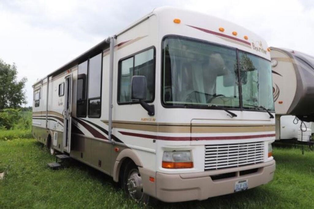 2001 Fleetwood Bounder Class A Motorhome 1FCNF53S0