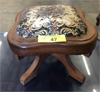 NEEDLE POINT GOUT STOOL