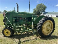 JD 40 Tractor w/ cultivators - non running