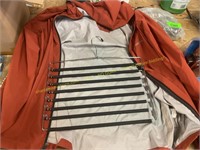 Adult M Free country wind breaker & drying rack