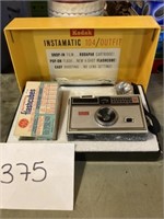 Vtg Kodak Instamatic 104/Outfit camera