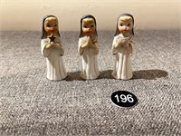 3 Porcelain Nuns, Japan
