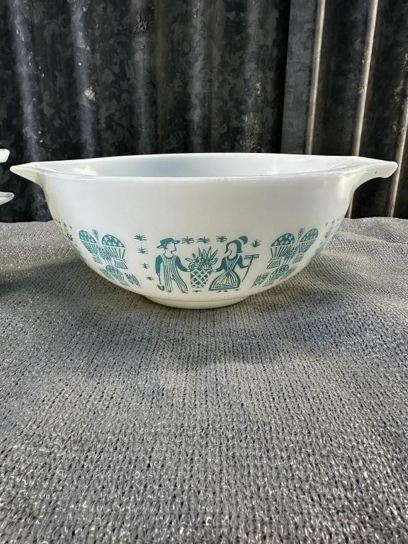 Vintage Amish Butterprint PYREX cinderella bowls