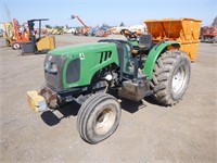 LG Montana 5720 Tractor