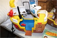 TOY BOAT