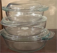 3 Pyrex bowls with glass lids
