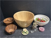 3 wooden Bowls Home Decor And Pot