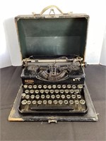 Royal Portable Manual Typewriter in Case