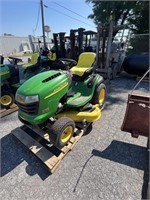 John Deere L120 Automatic Riding Mower