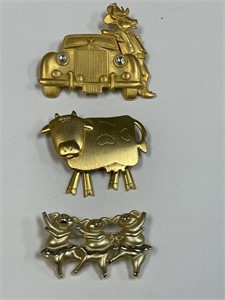 LOT OF FIGURAL PINS 1 IS SIGNED JJ PIGS & COWS