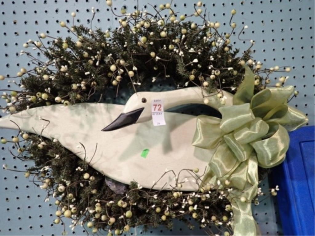 DECORATIVE SWAN WREATH