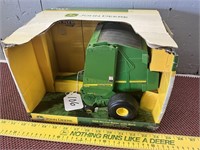 JD 568 Round Baler with Bale