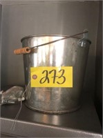 Tin bucket