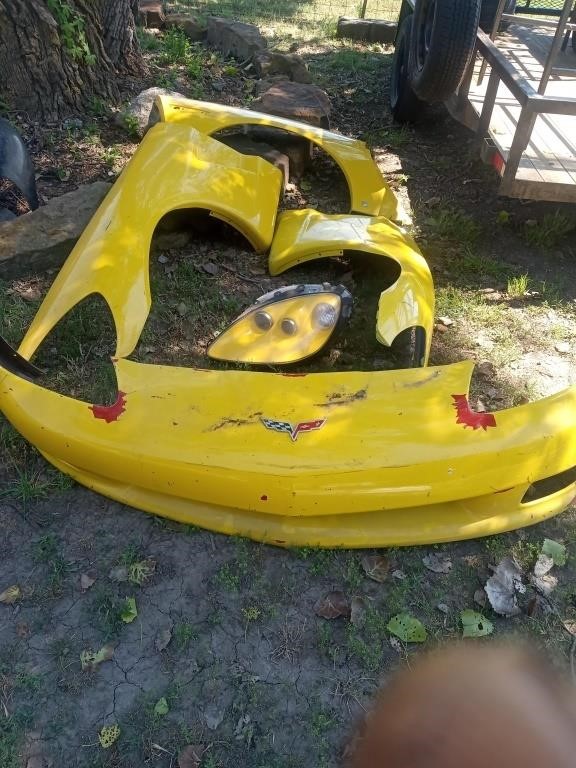 Chevrolet Corvette C6 body parts and headlight.