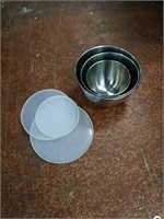 3-piece mixing bowls with rubber lids