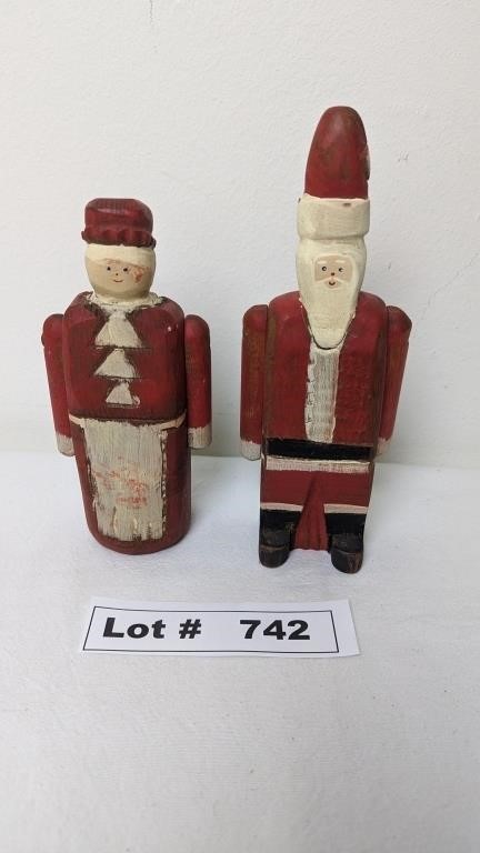 RUSTIC WOODEN MRS CLAUS AND SANTA CLAUS