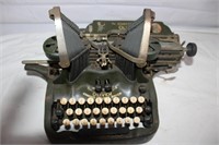 VINTAGE OLIVER TYPEWRITER