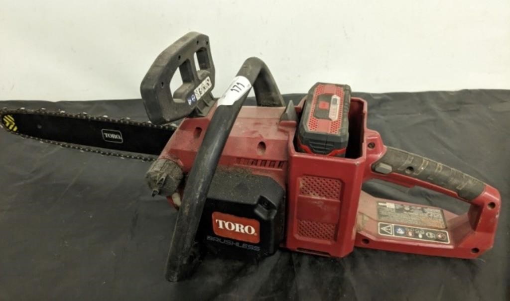 TORO ELECTRIC CHAIN SAW, BATTERY BUT NO CHARGER
