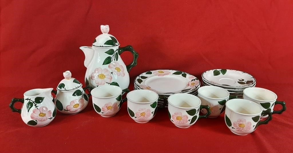 21 Piece Villeroy & Boch "Wildrose" Tea Set.