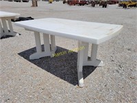 Outdoor table (R2)