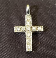Small 14kt white gold and diamonds cross pendant