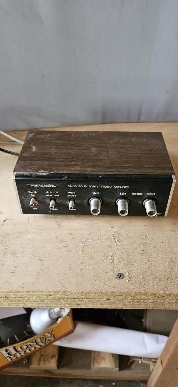 Realistic Stereo Amplifier