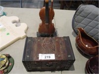 Small wooden trinket box & fiddle statue