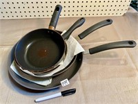 FRY PANS GROUP