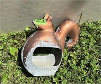 Squirrel feeder metal