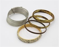 5 UNMARKEED BRACELETS