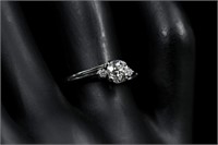 18K WHITE GOLD DIAMOND SOLITAIRE RING