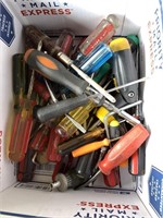 Box lot including miscellaneous screw drivers, Phi