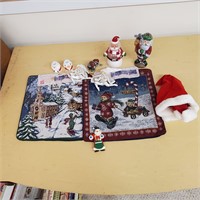 Christmas Lot, including 2 square pillow cases
