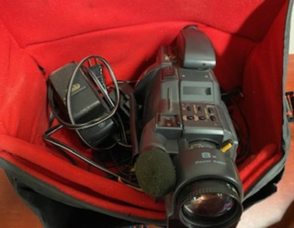 8MM Camcorder with Accessories and Bag